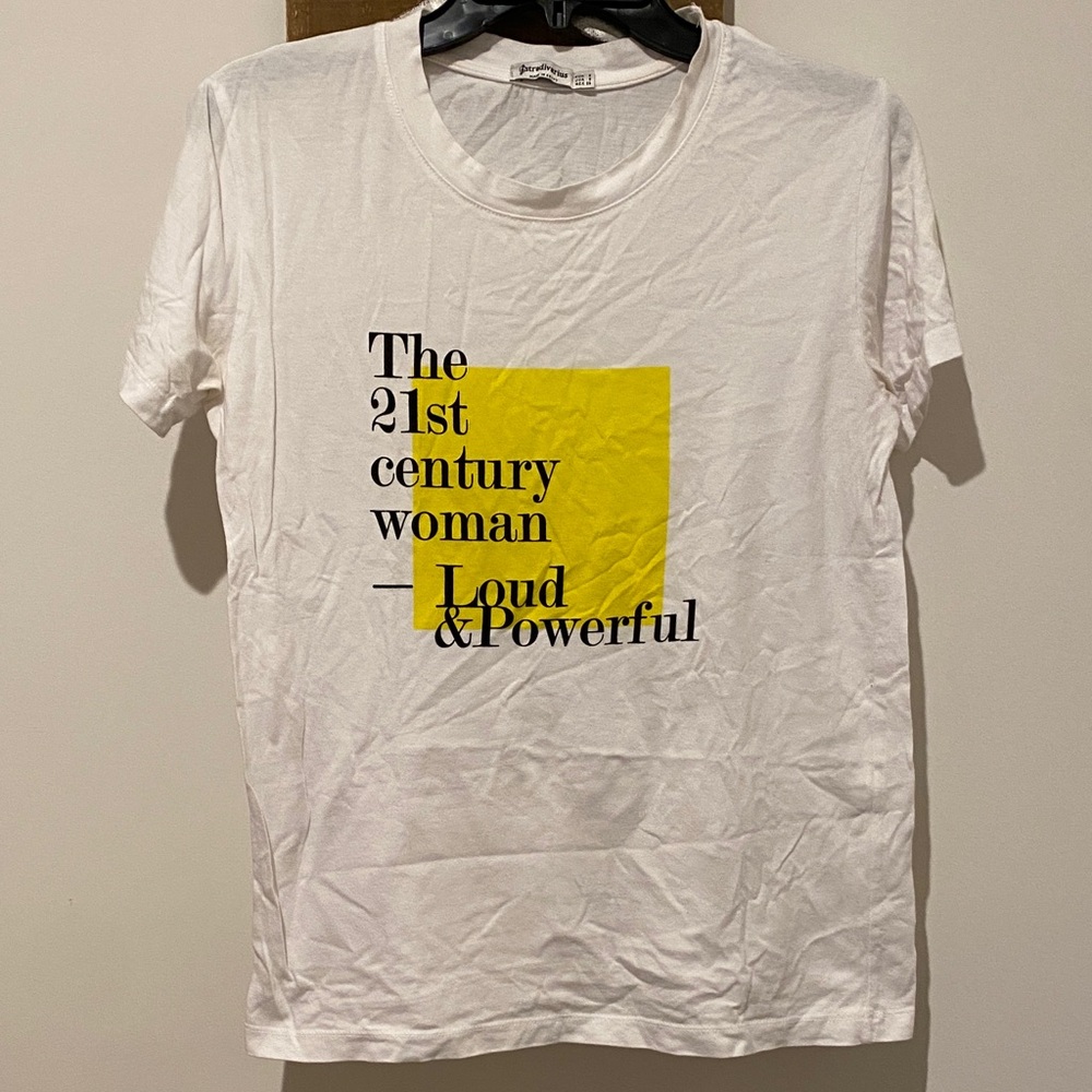 Stradivarius White Tee with Yellow Graphic
